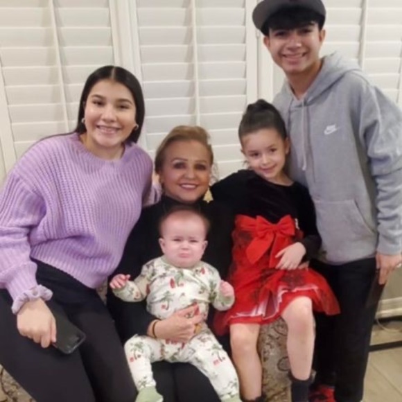 Meet your Posher, Esther s. - Picture 1 of 1